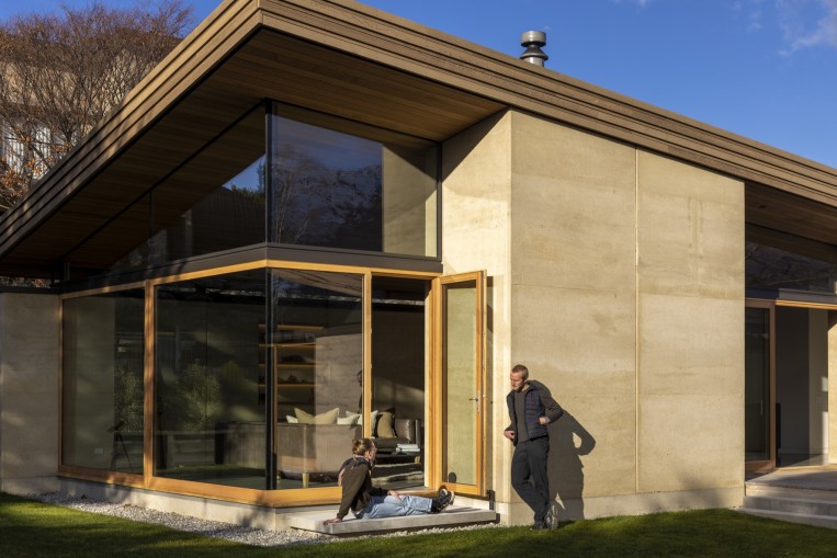 Winding Roof House project image