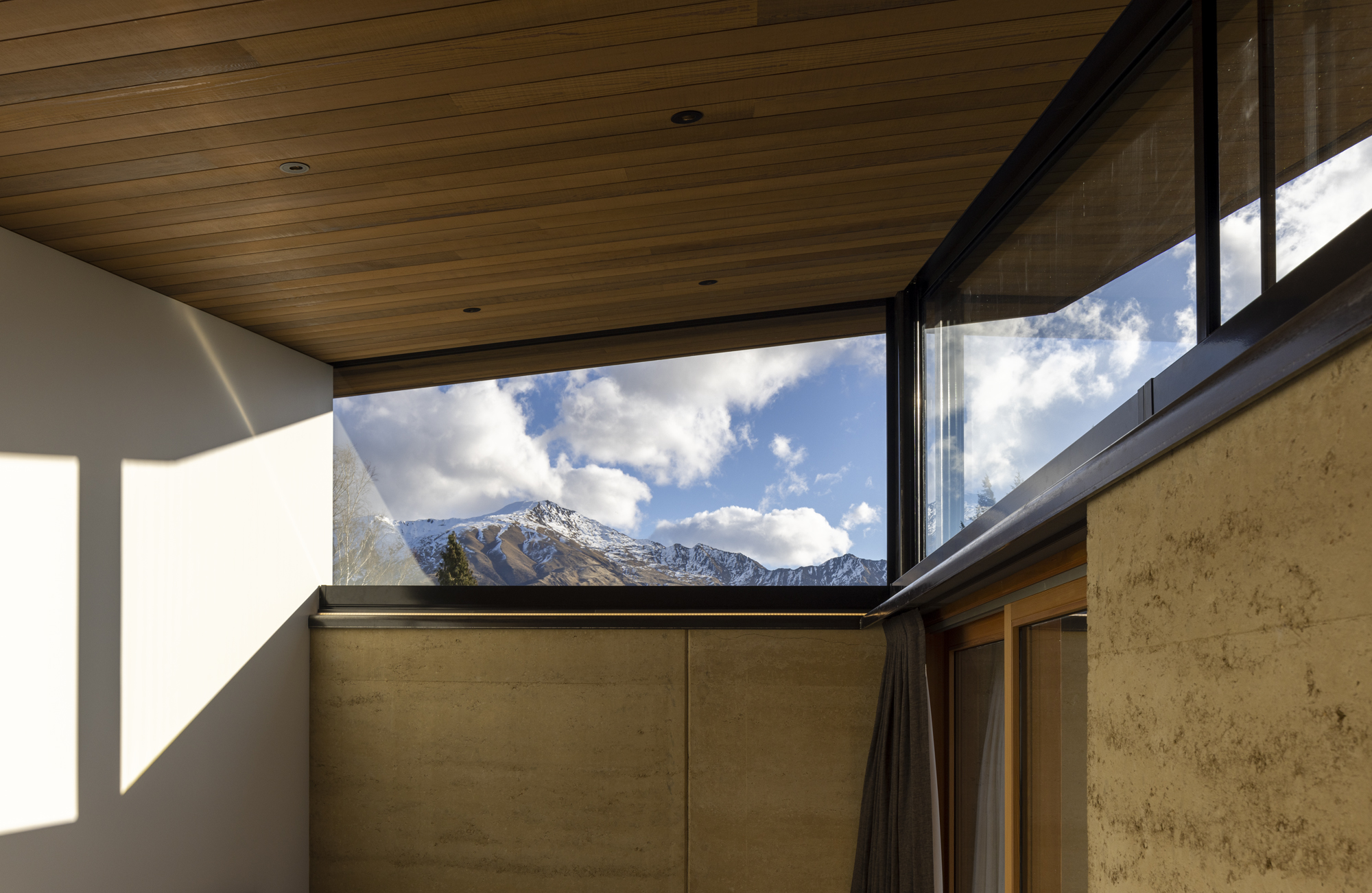 Winding Roof House gallery image