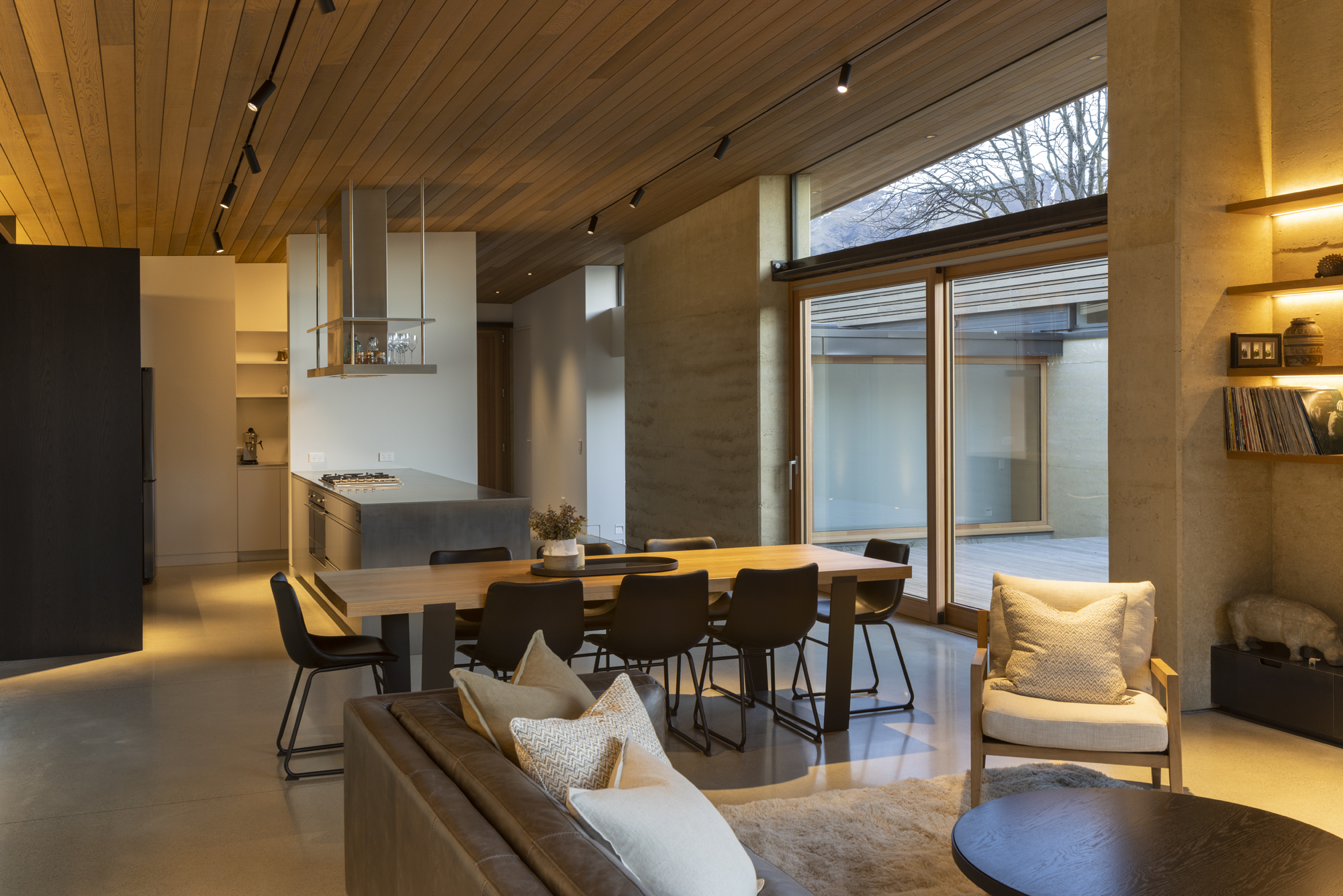 Winding Roof House gallery image